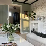 Exclusive 1920 Century 10 Min From Airport *